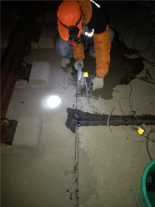 PTN材料應(yīng)用于鄭西客運(yùn)專線華山北站道床板伸縮縫